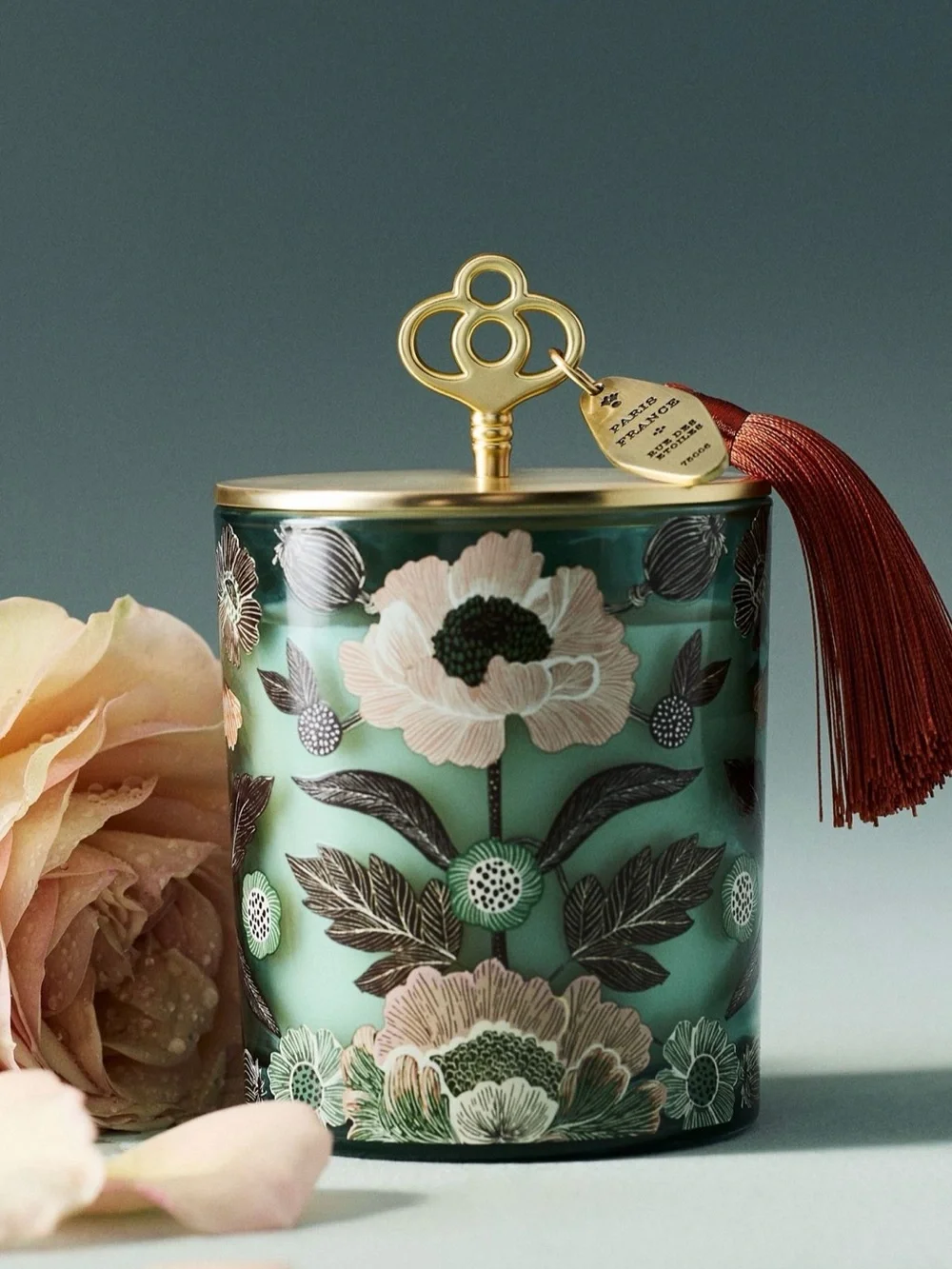 Anthropologie Amelie Woody Teakwood & Rose Lidded Glass Candle